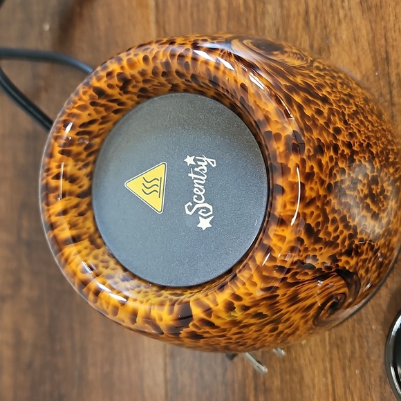 Scentsy Cream and Brown Authentic Lid - Picture 2 of 6